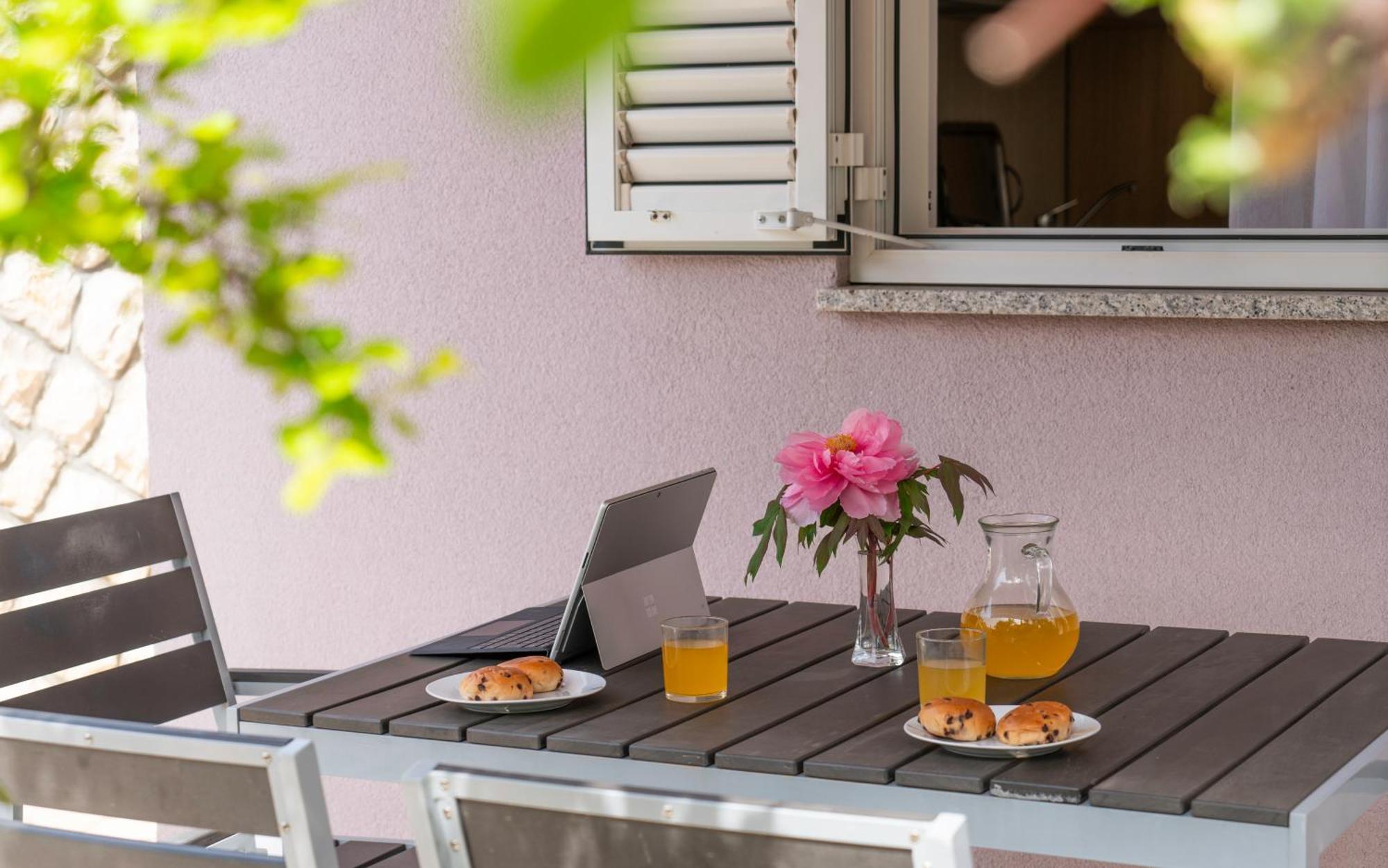Apartments Lila Cres Εξωτερικό φωτογραφία