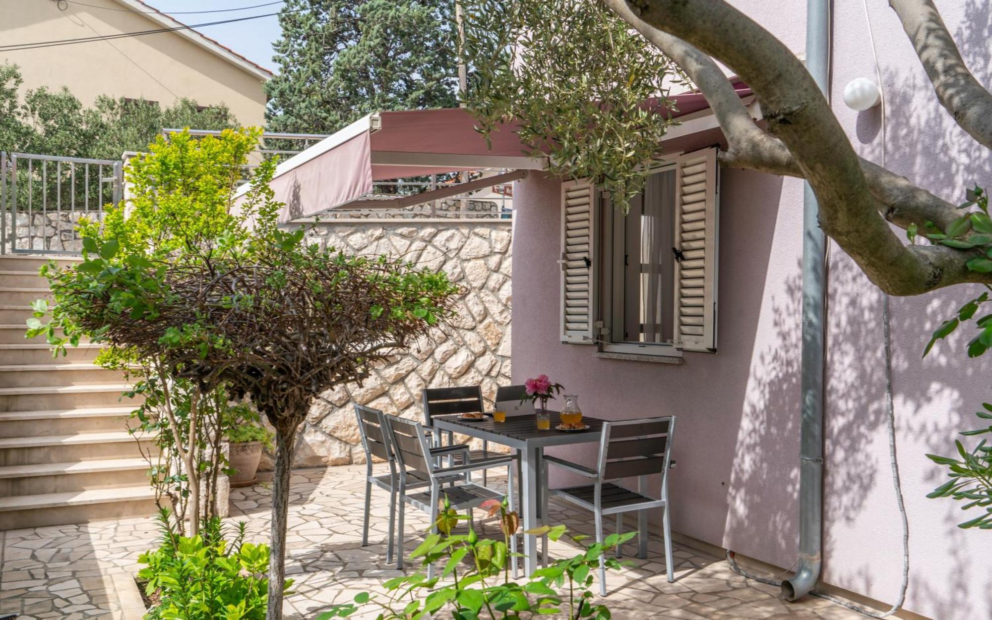 Apartments Lila Cres Εξωτερικό φωτογραφία