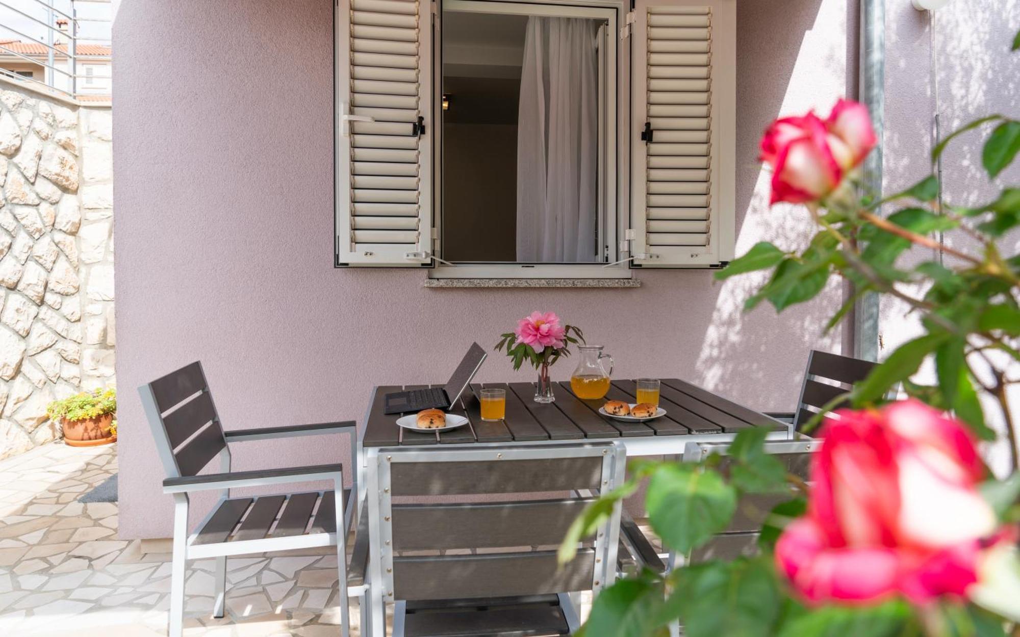 Apartments Lila Cres Εξωτερικό φωτογραφία