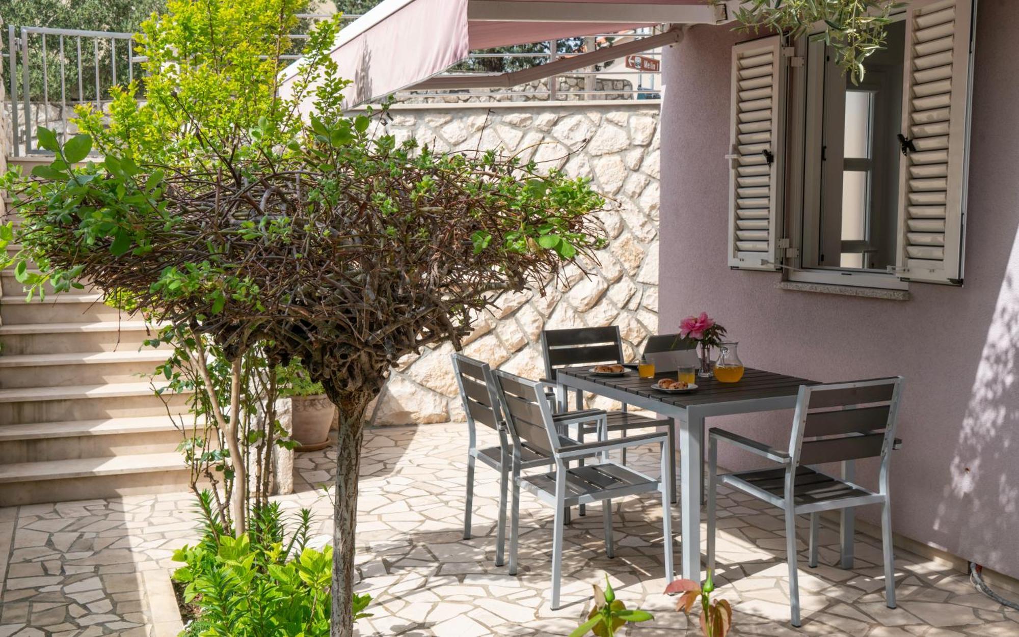 Apartments Lila Cres Εξωτερικό φωτογραφία