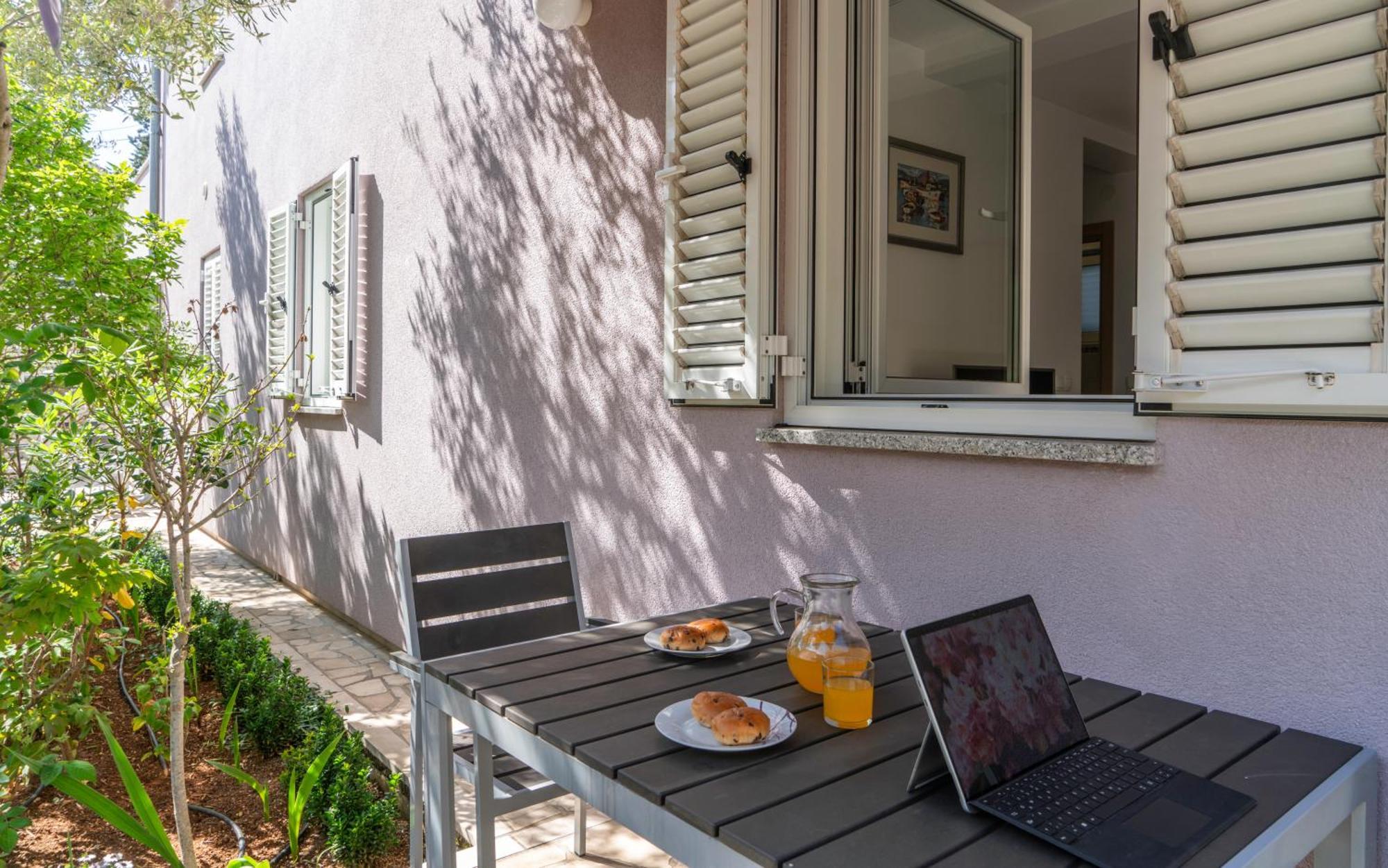 Apartments Lila Cres Εξωτερικό φωτογραφία