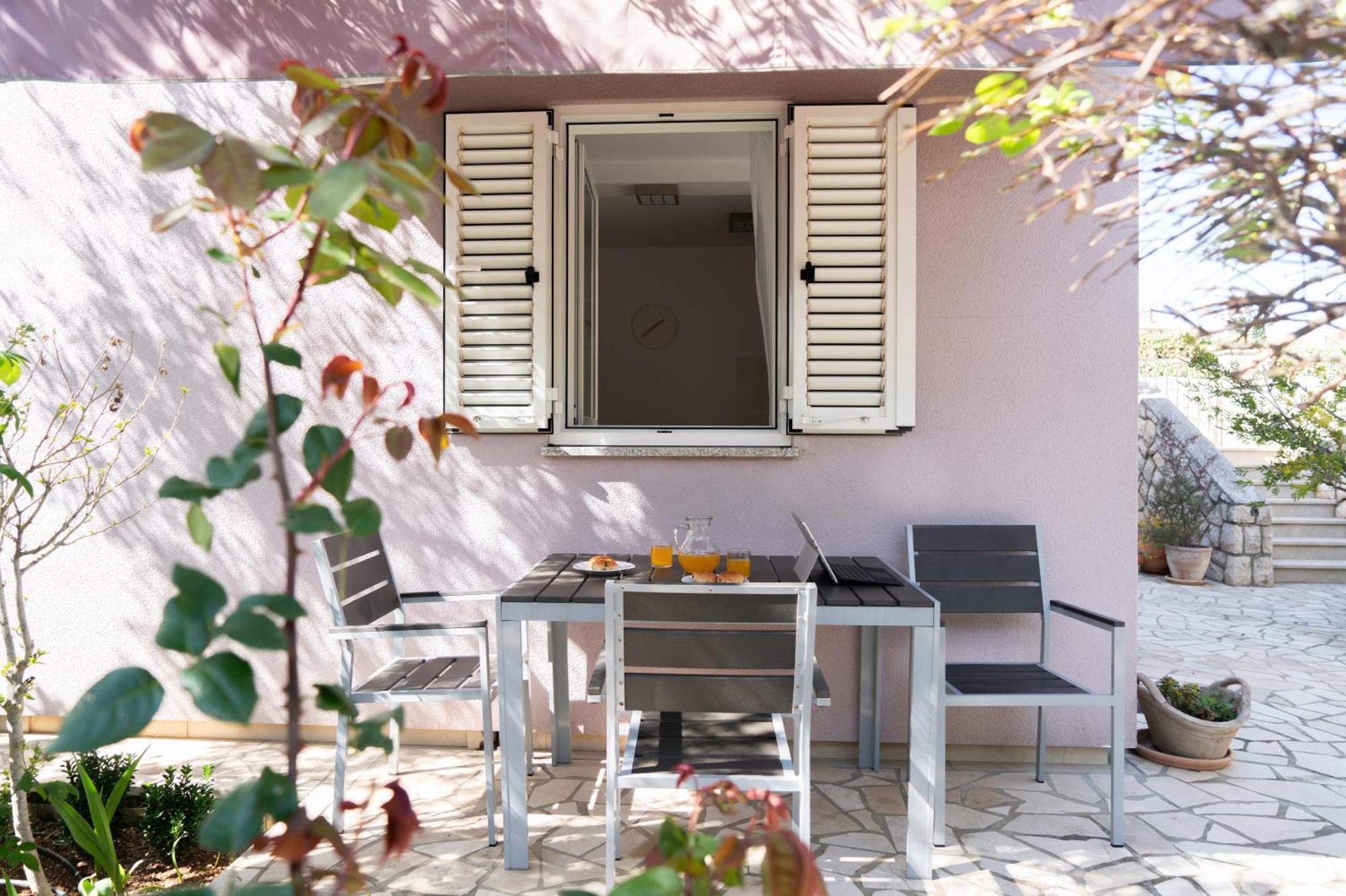 Apartments Lila Cres Εξωτερικό φωτογραφία